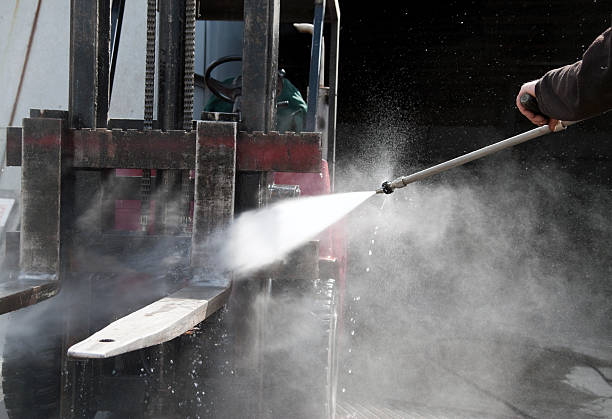 Best Parking Lot and Garage Cleaning  in Lake Wales, FL